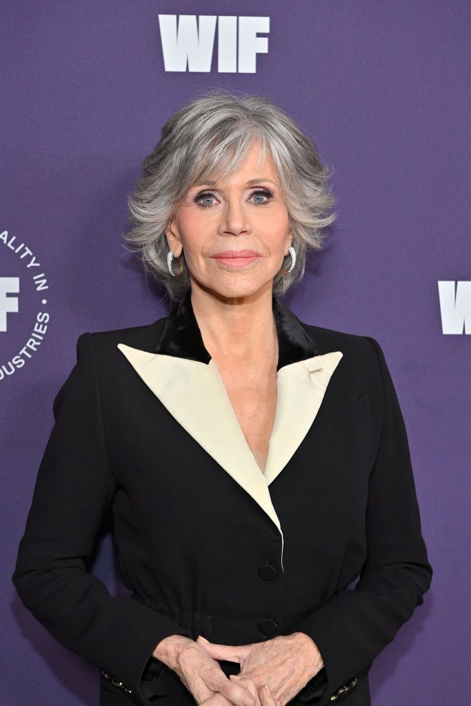 Jane Fonda, de 83 años, comparte el suero de farmacia por el que apuesta para tener una piel hidratada y suave
