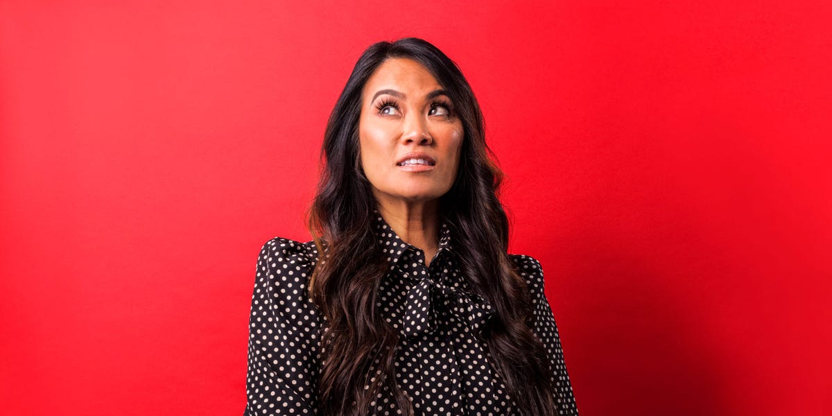 Mira cómo el Dr. Pimple Popper corta un quiste de 'Bloomin' Onion'