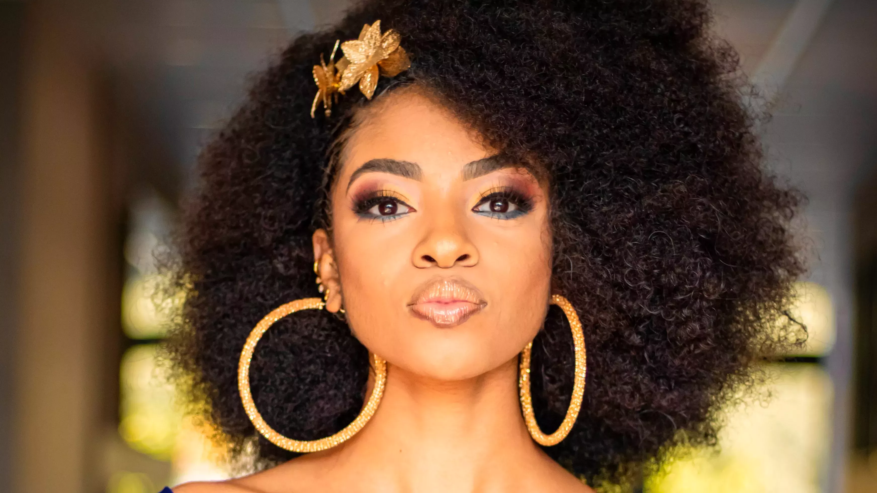 Algunas escuelas sudafricanas siguen teniendo códigos de vestimenta "descaradamente racistas"