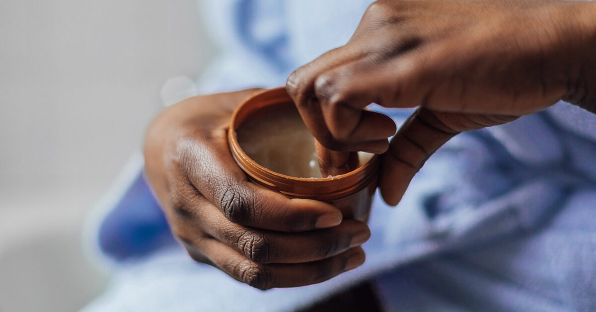 Deja el Jergens: Por qué no debes usar loción corporal en la cara