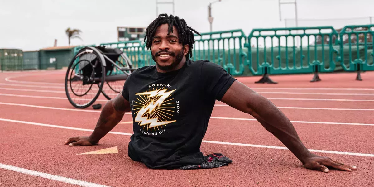 El hombre que ostenta el récord mundial de marcha manual nació sin piernas. Así es como se entrena para conseguir una parte superior del cuerpo potente y fuerte.