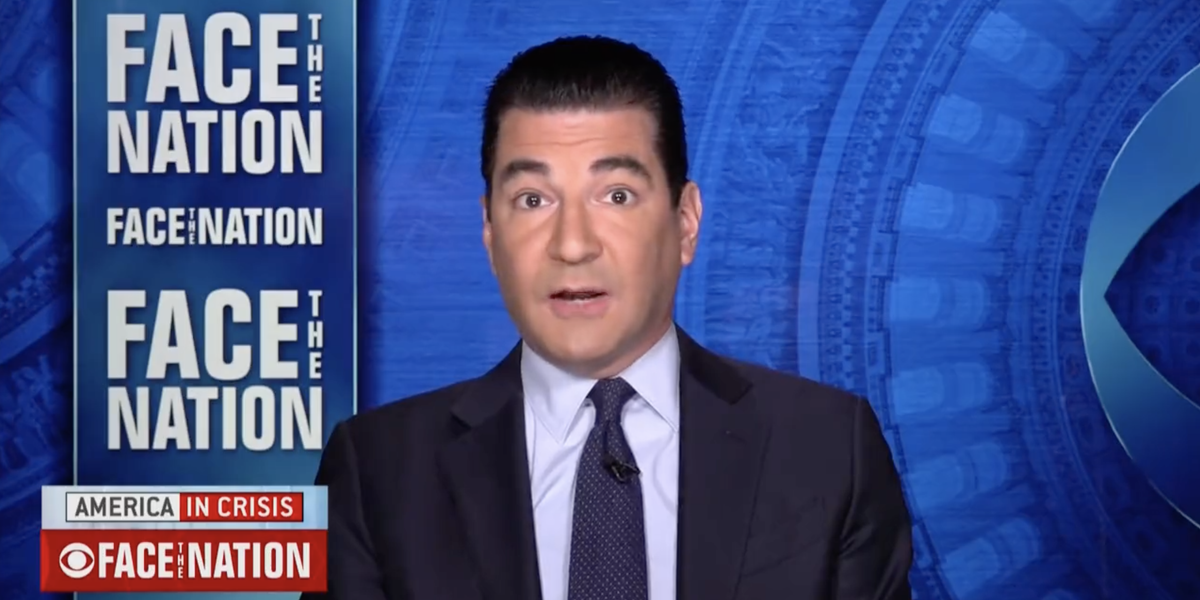 La variante de Omicron ya está "casi definitivamente aquí" en los Estados Unidos, dice el ex comisionado de la FDA