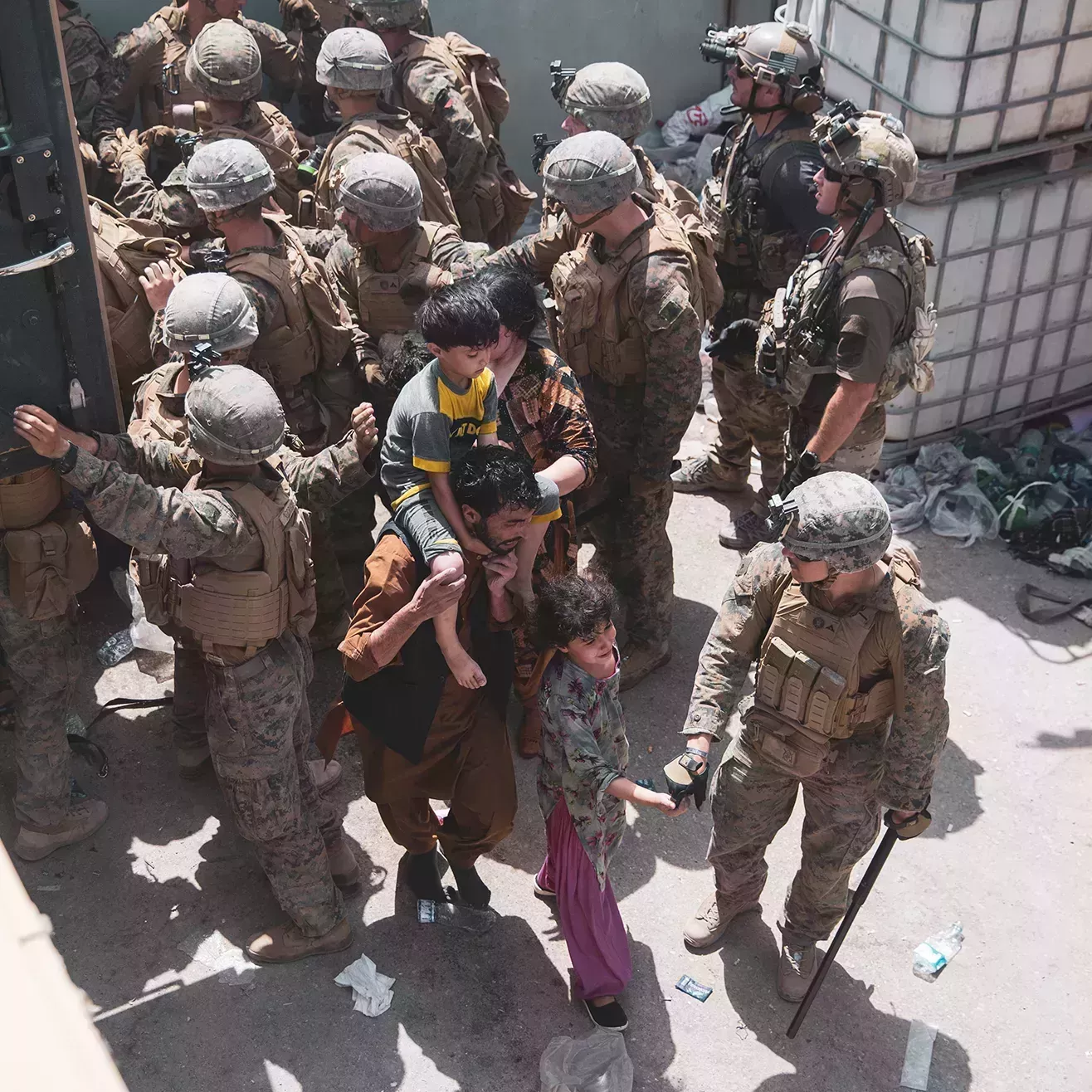 Mi marido ayudó a cuidar a los niños de Afganistán durante la evacuación de Estados Unidos