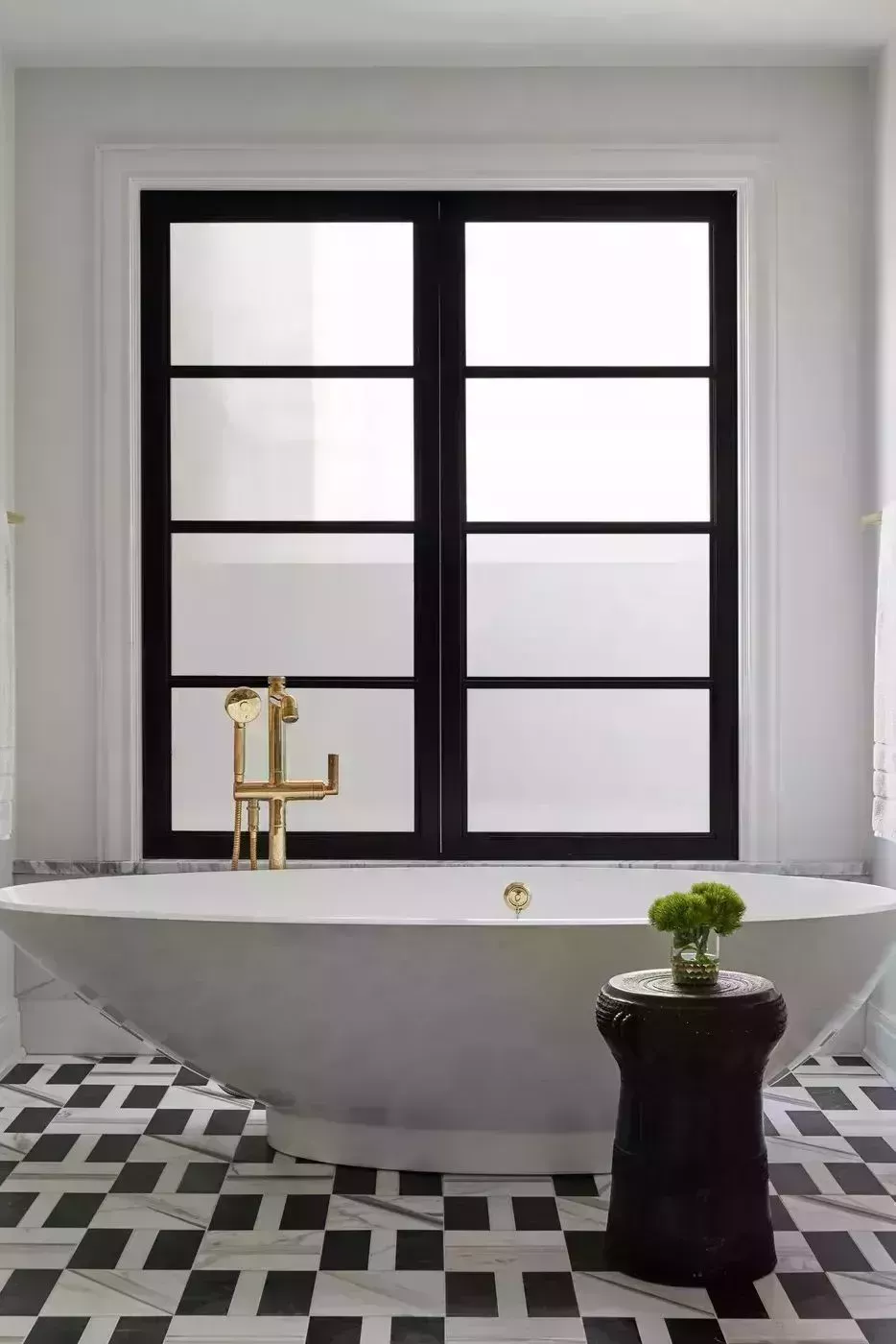 27 hermosos diseños de baños blancos que muestran un estilo fresco y atemporal