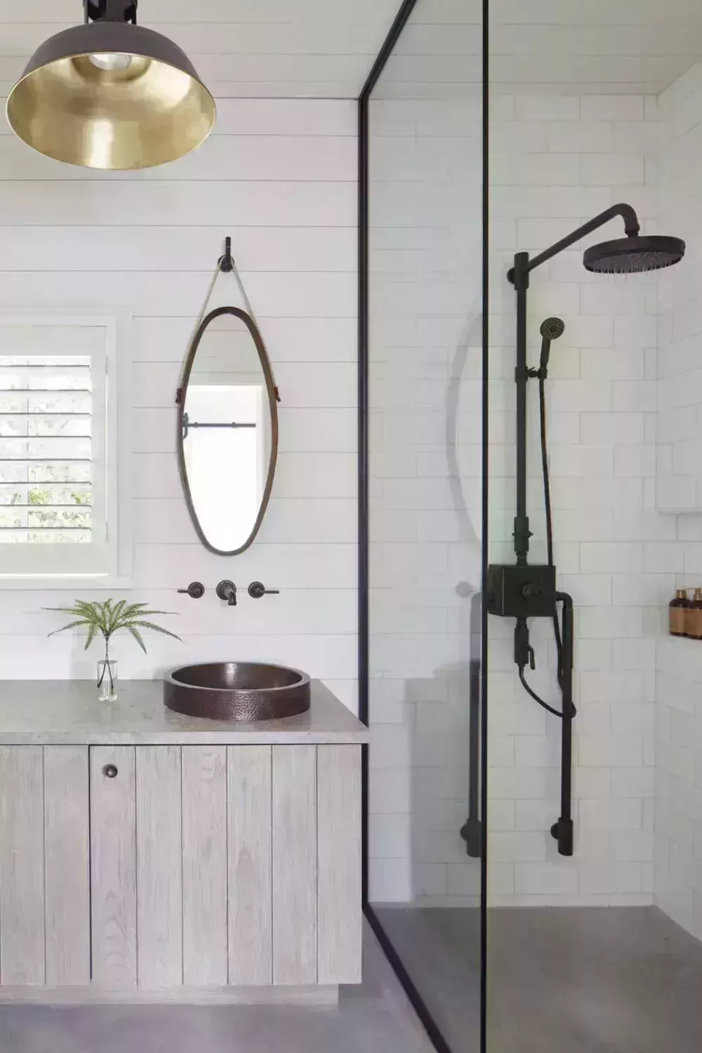 27 hermosos diseños de baños blancos que muestran un estilo fresco y atemporal
