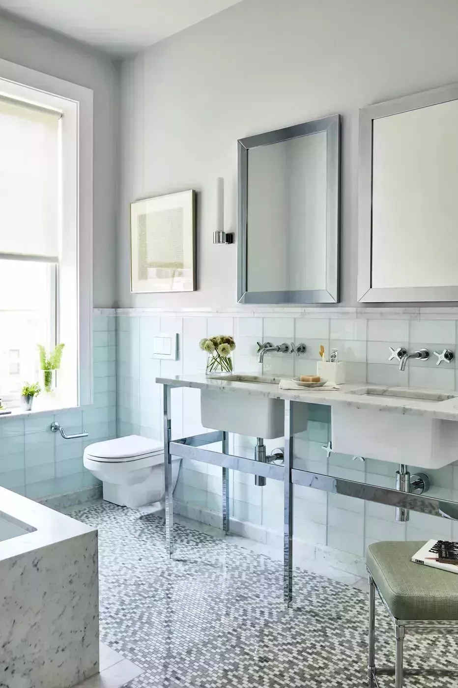 27 hermosos diseños de baños blancos que muestran un estilo fresco y atemporal
