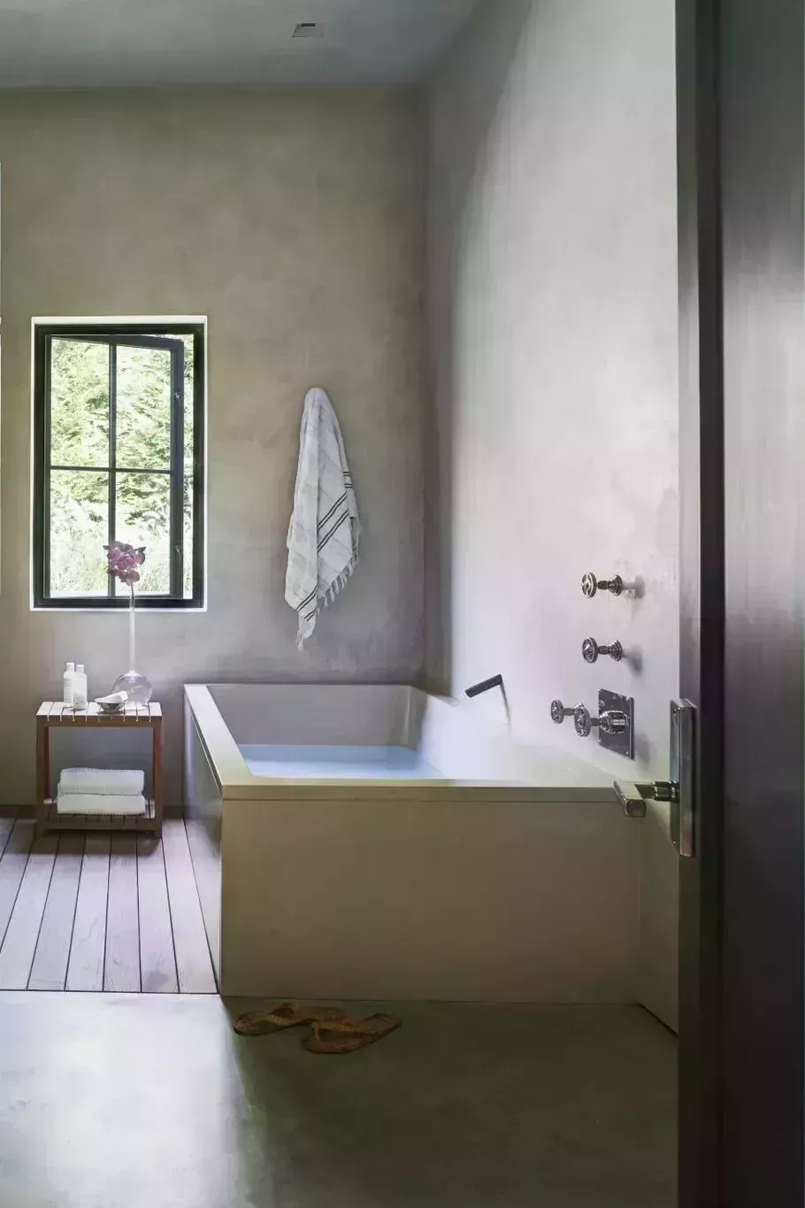 27 hermosos diseños de baños blancos que muestran un estilo fresco y atemporal
