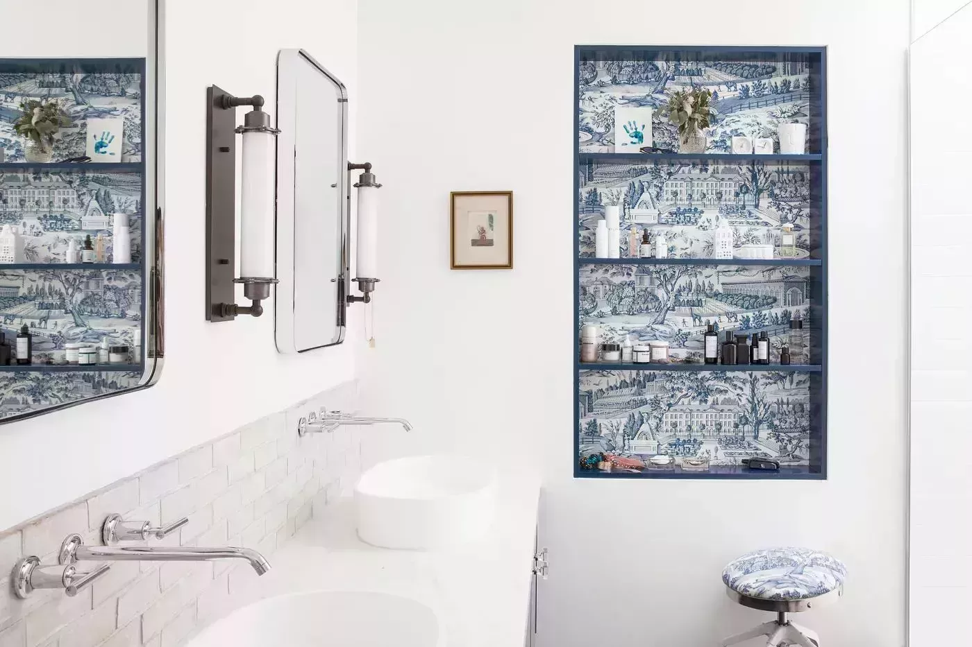 27 hermosos diseños de baños blancos que muestran un estilo fresco y atemporal