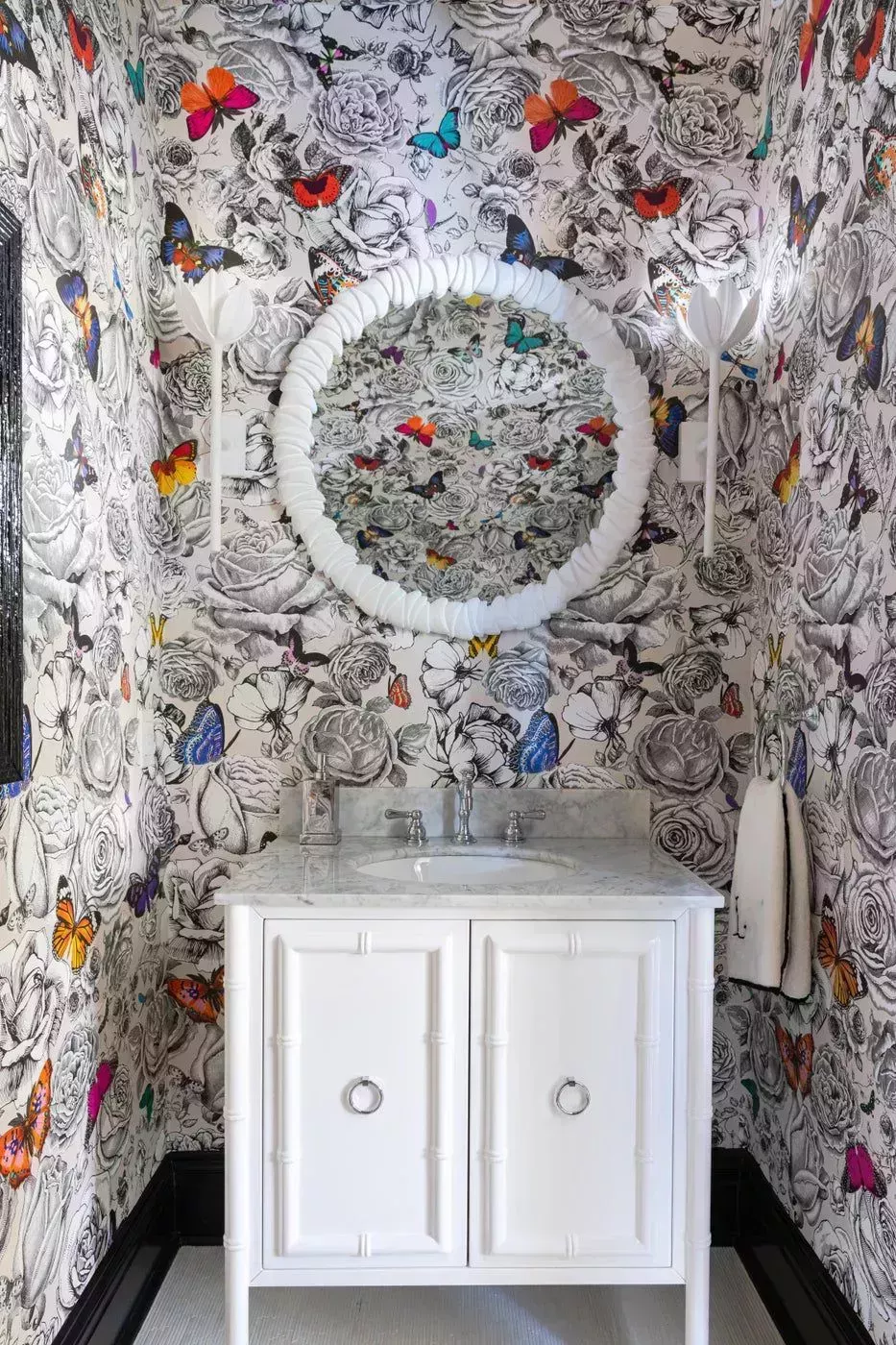 37 baños atemporales en blanco y negro que demuestran que la combinación es el kismet