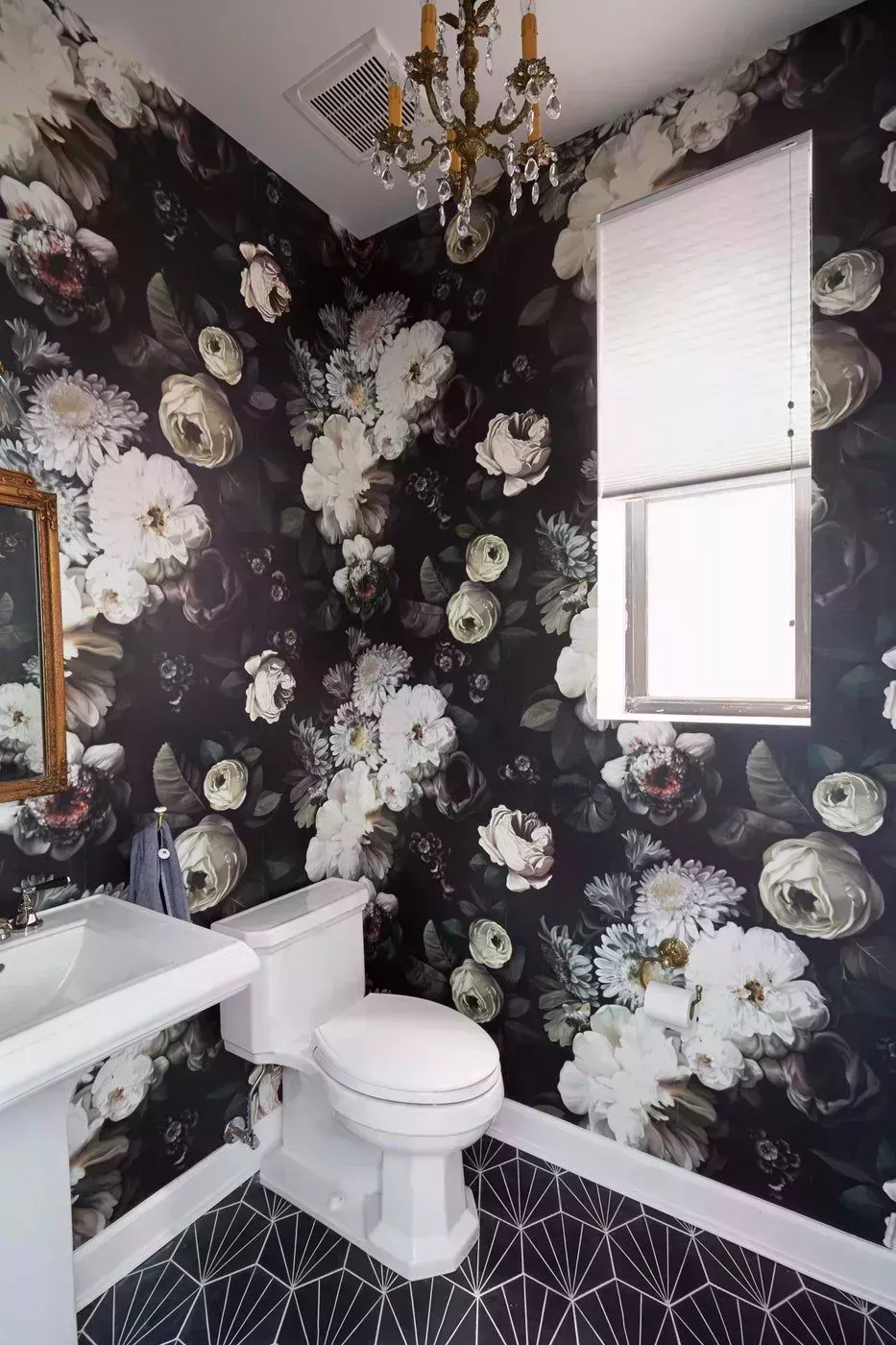 37 baños atemporales en blanco y negro que demuestran que la combinación es el kismet