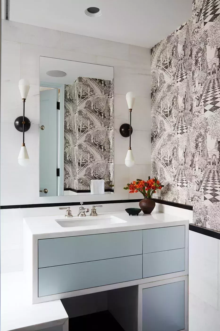 37 baños atemporales en blanco y negro que demuestran que la combinación es el kismet