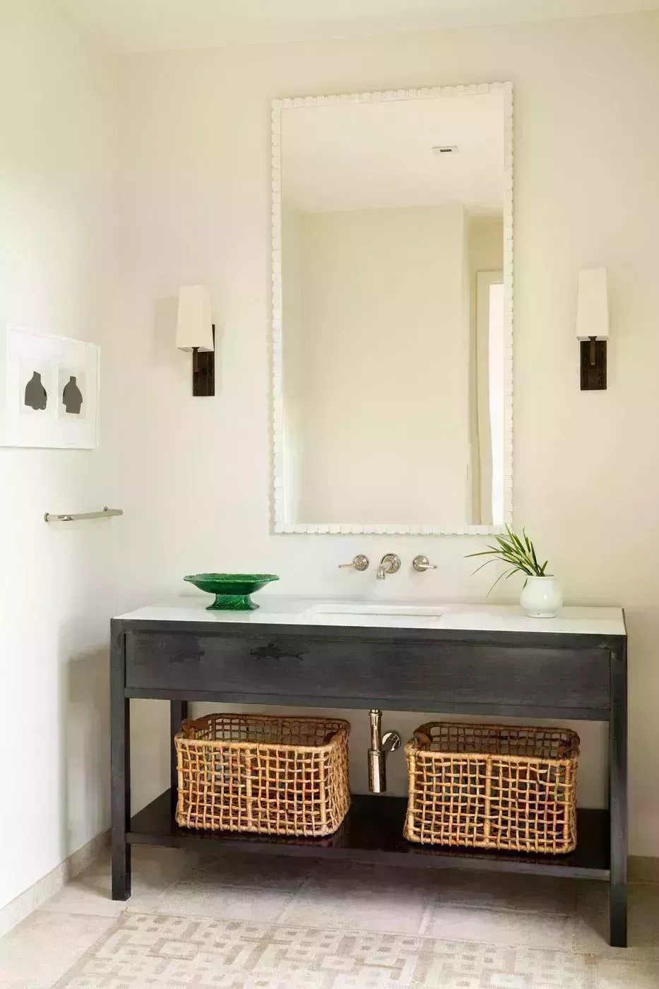 37 baños atemporales en blanco y negro que demuestran que la combinación es el kismet