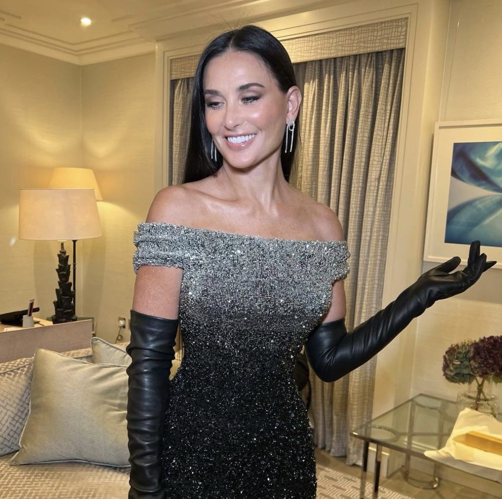 Demi Moore, de 59 años, está radiante y resplandeciente en un nuevo selfie sin maquillaje en Instagram