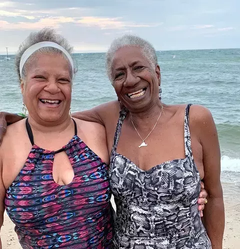 Haciendo olas: Cómo el Club de Natación Osos Polares anima a sus miembros