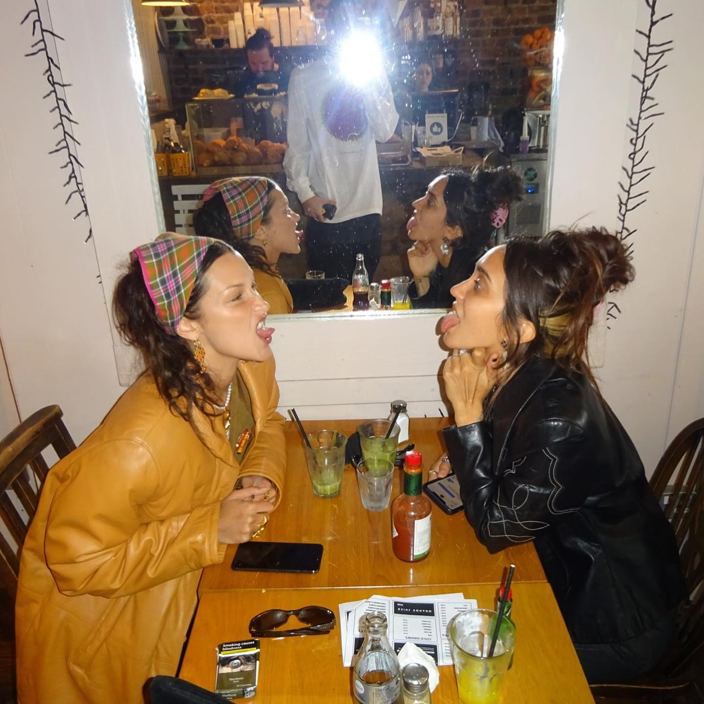 Los beneficios del raspado de la lengua