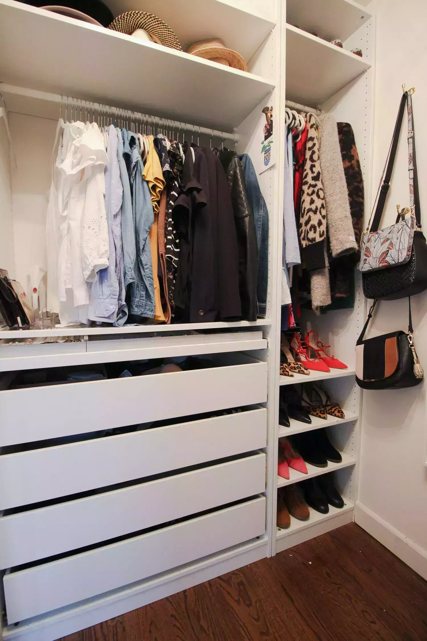 12 ideas inteligentes de armarios empotrados para aprovechar al máximo el espacio, ya sea grande o pequeño