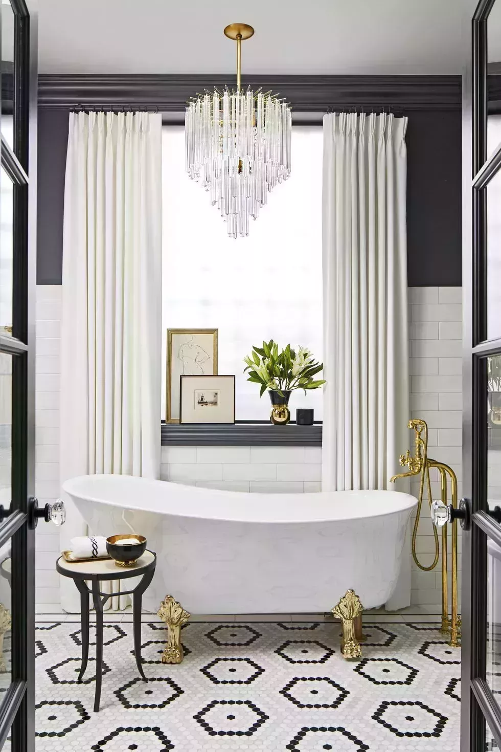 20 elegantes ideas de baños negros para un aspecto clásico y atemporal
