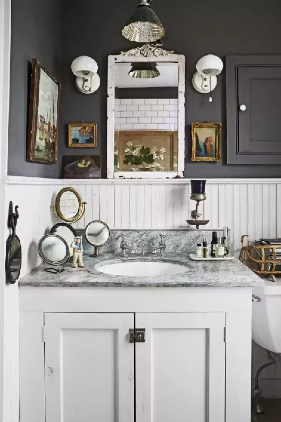 20 elegantes ideas de baños negros para un aspecto clásico y atemporal