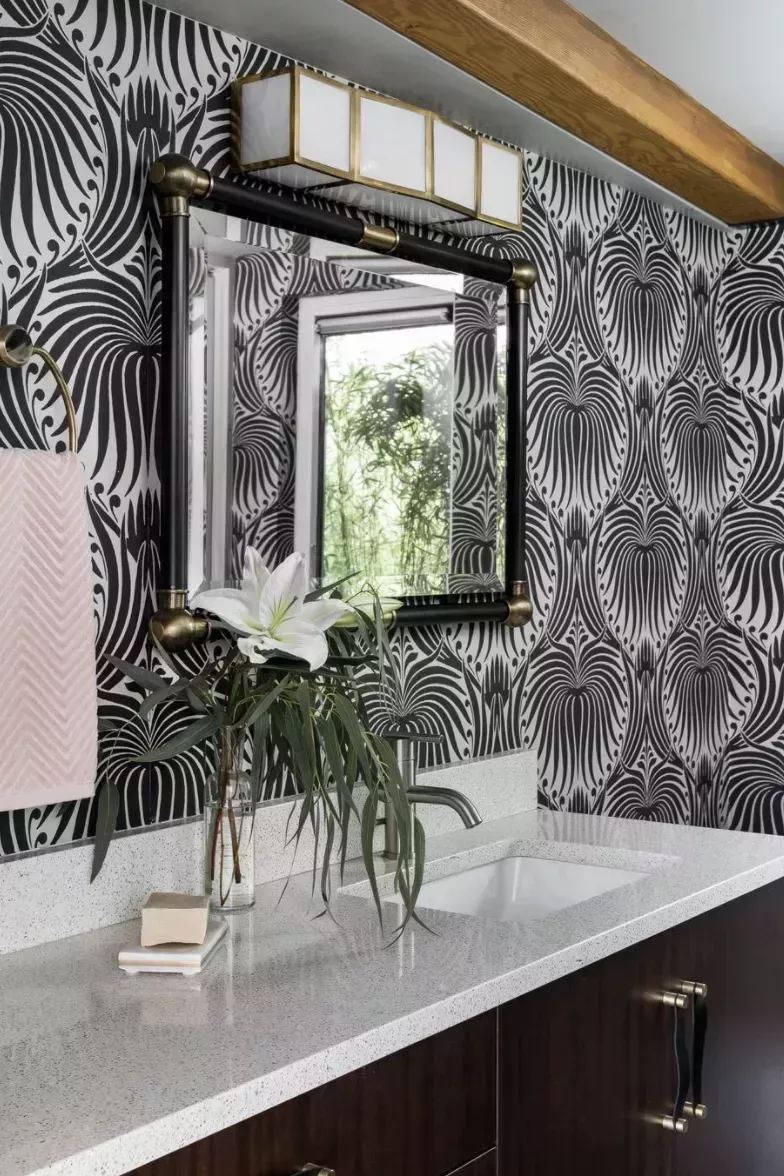 20 elegantes ideas de baños negros para un aspecto clásico y atemporal