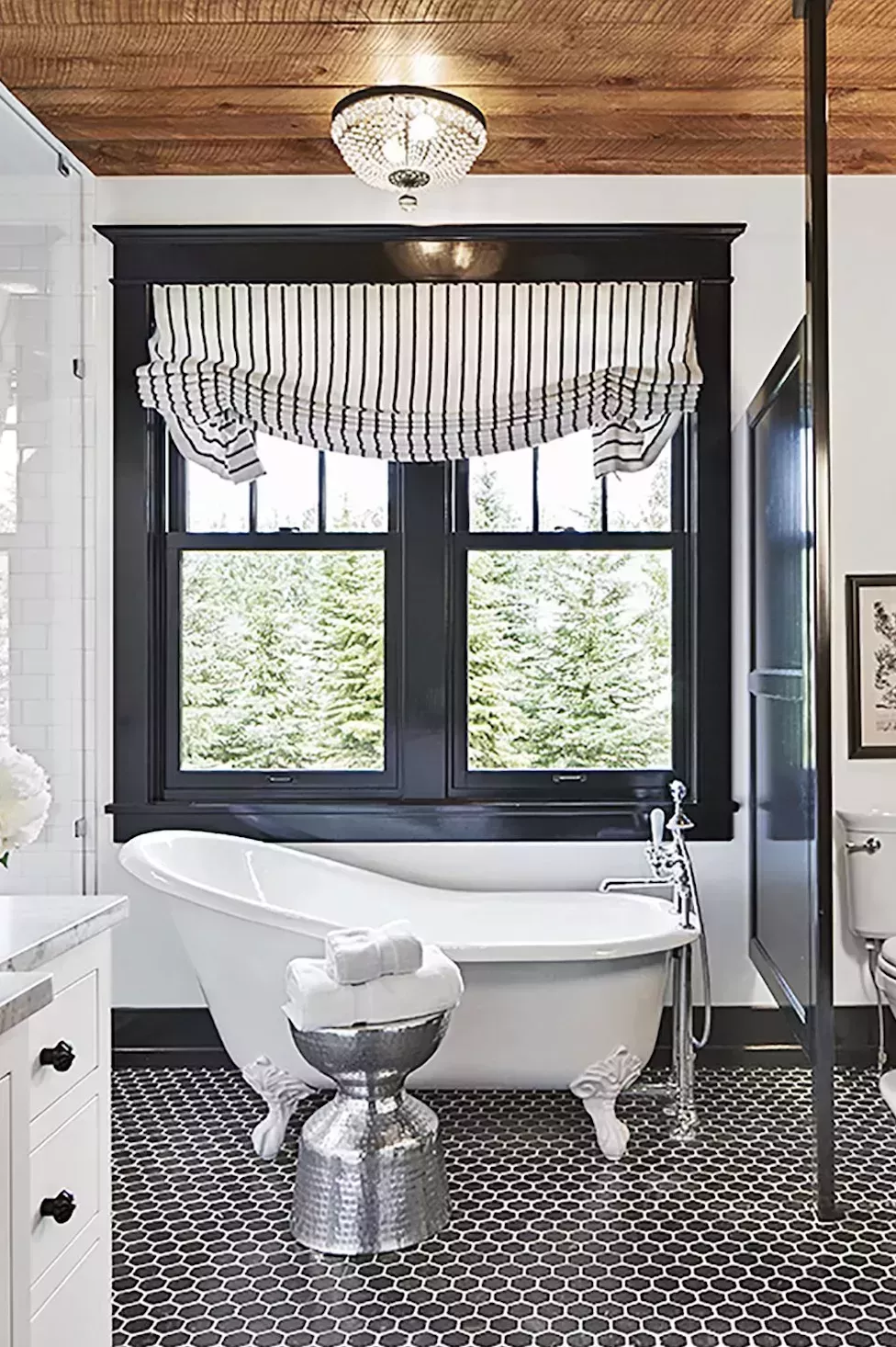 20 elegantes ideas de baños negros para un aspecto clásico y atemporal