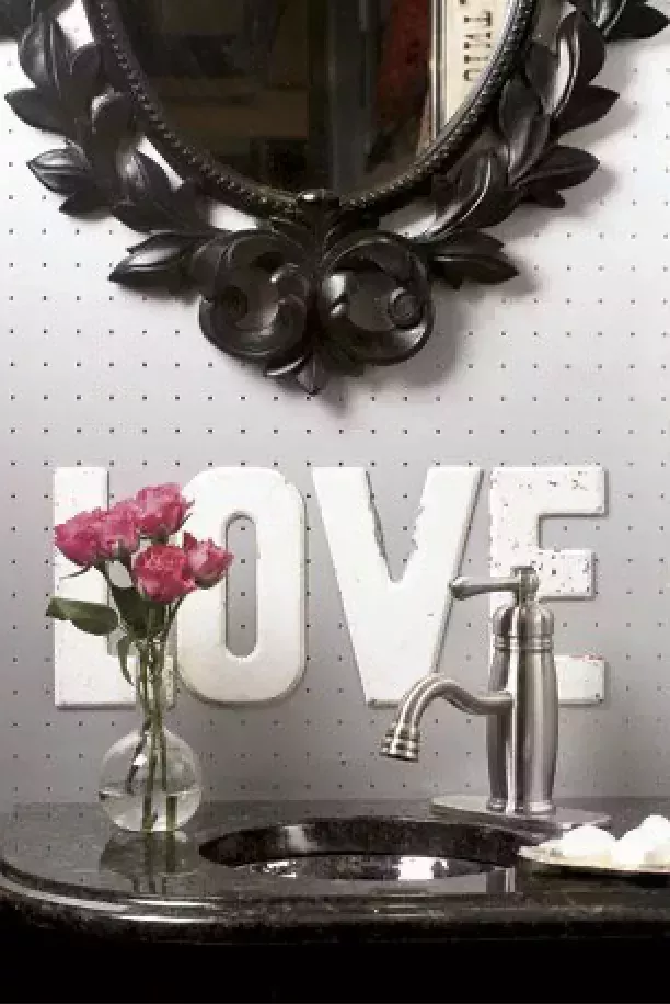 20 elegantes ideas de baños negros para un aspecto clásico y atemporal
