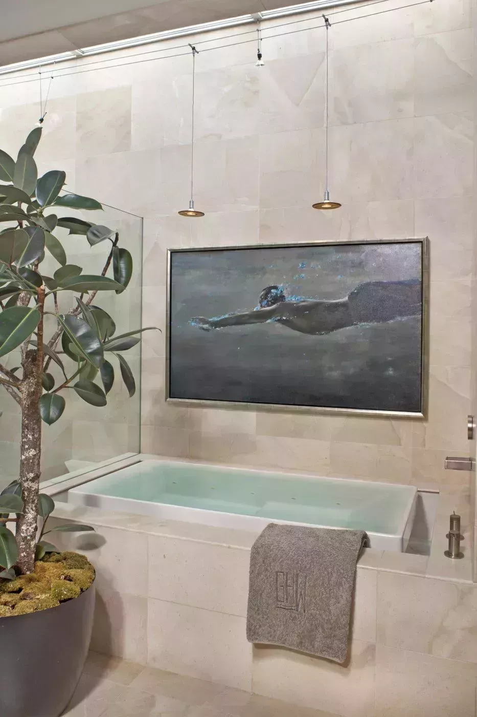 27 impresionantes baños de mármol que irradian brillo y estilo