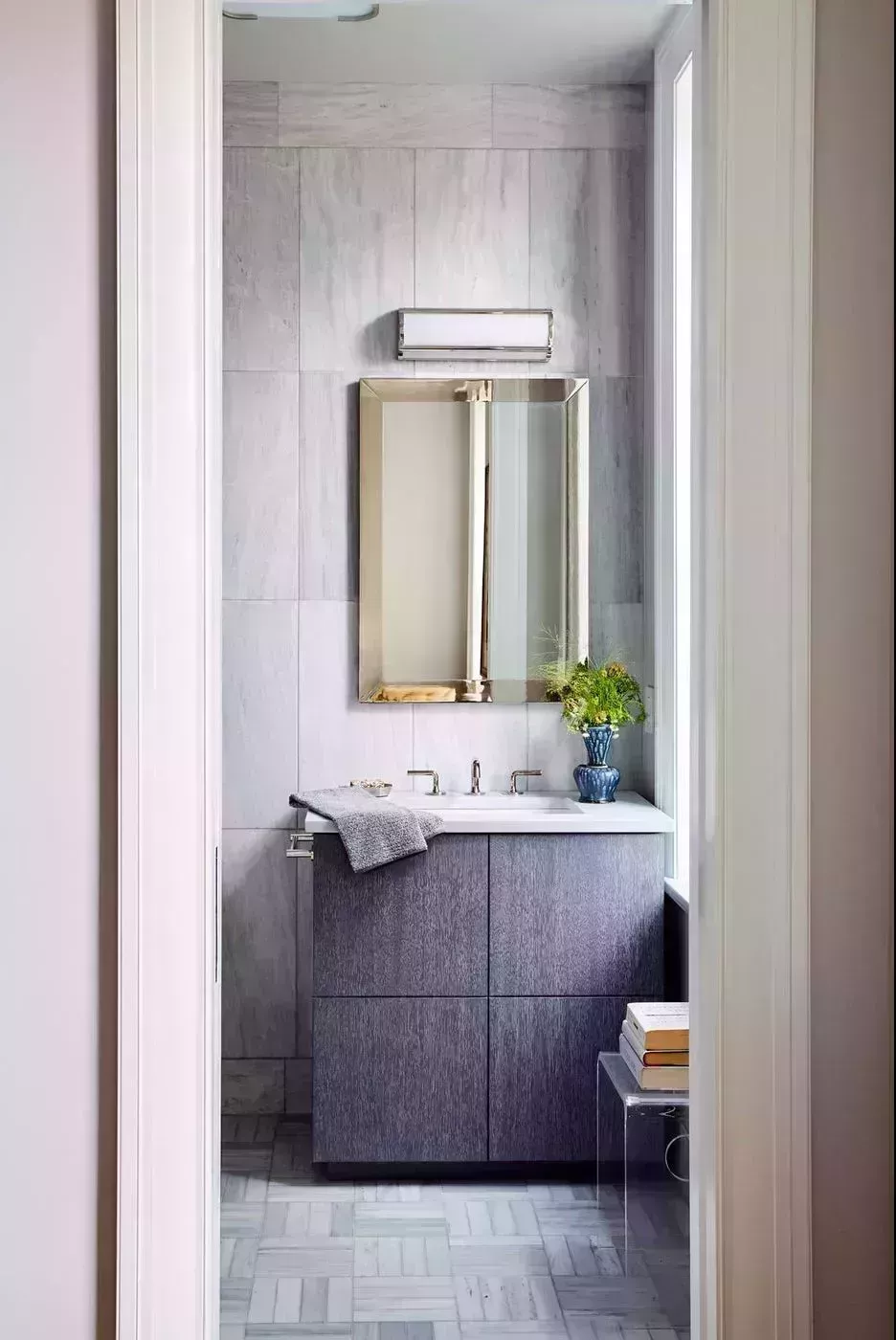 27 impresionantes baños de mármol que irradian brillo y estilo