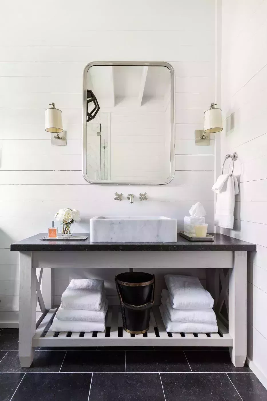 27 impresionantes baños de mármol que irradian brillo y estilo