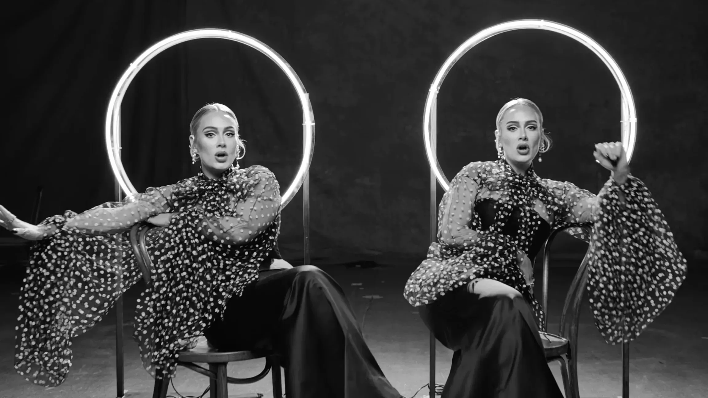 Adele consolida su estatus de icono capilar en el vídeo musical de "Oh My God"