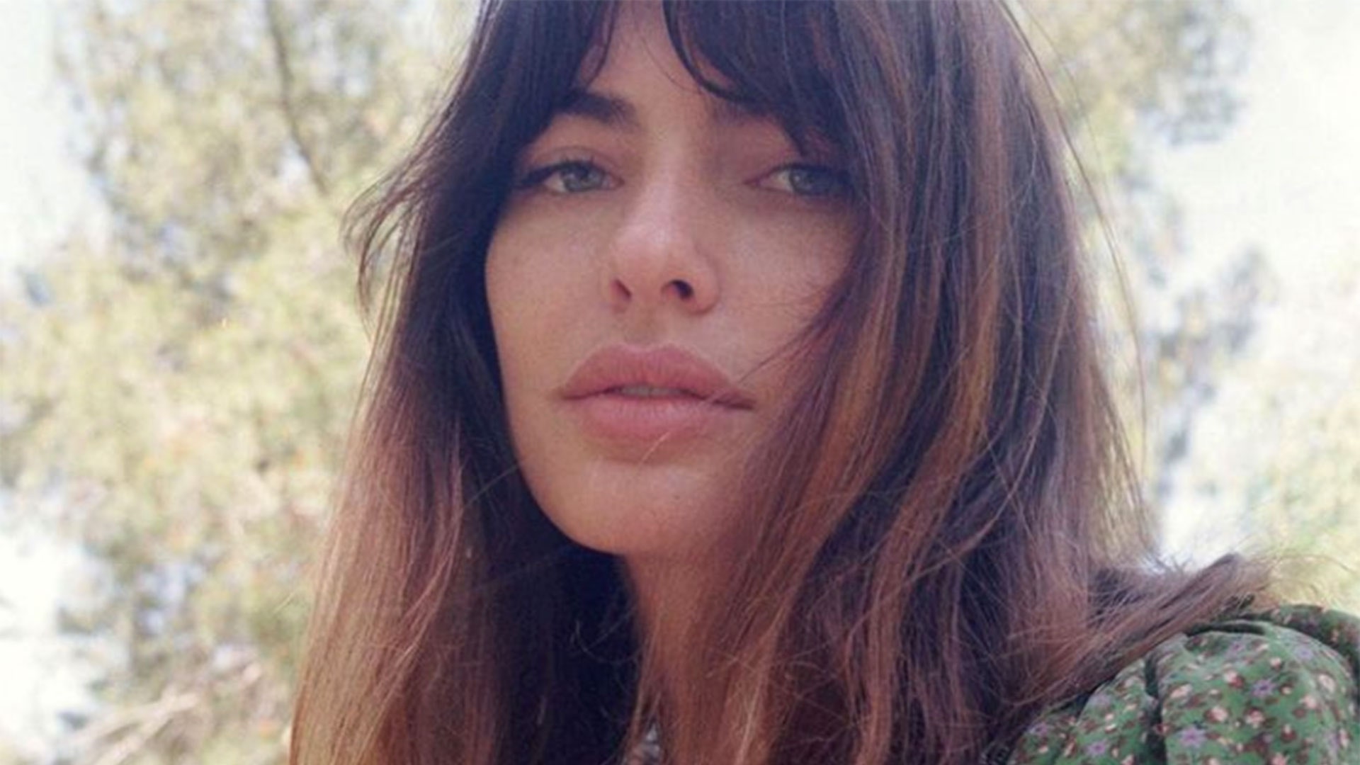 El flequillo de cuello de botella es la nueva y más delicada versión del flequillo cortina