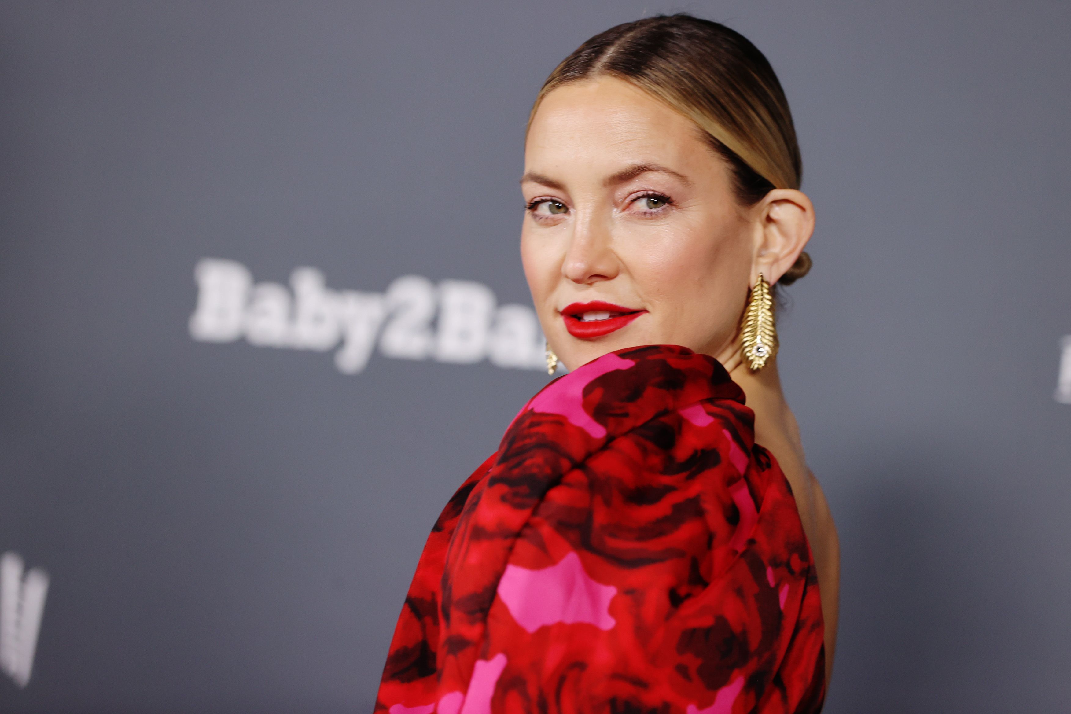El vaporizador facial de menos de 100 dólares que usa Kate Hudson para tener un cutis radiante