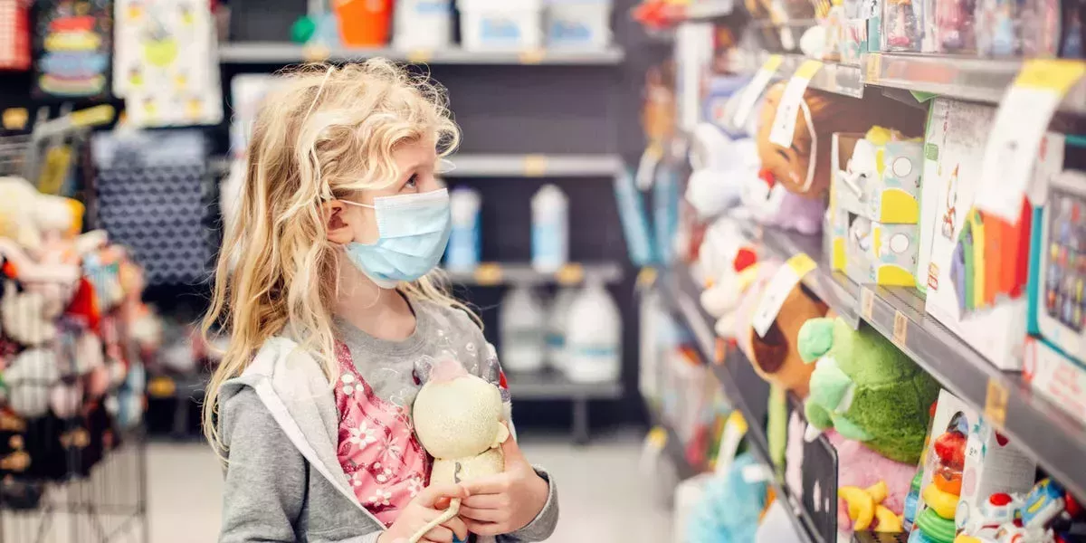 Las personas reforzadas contra el COVID-19 estarán exentas de la obligación de utilizar mascarillas en determinados grupos.