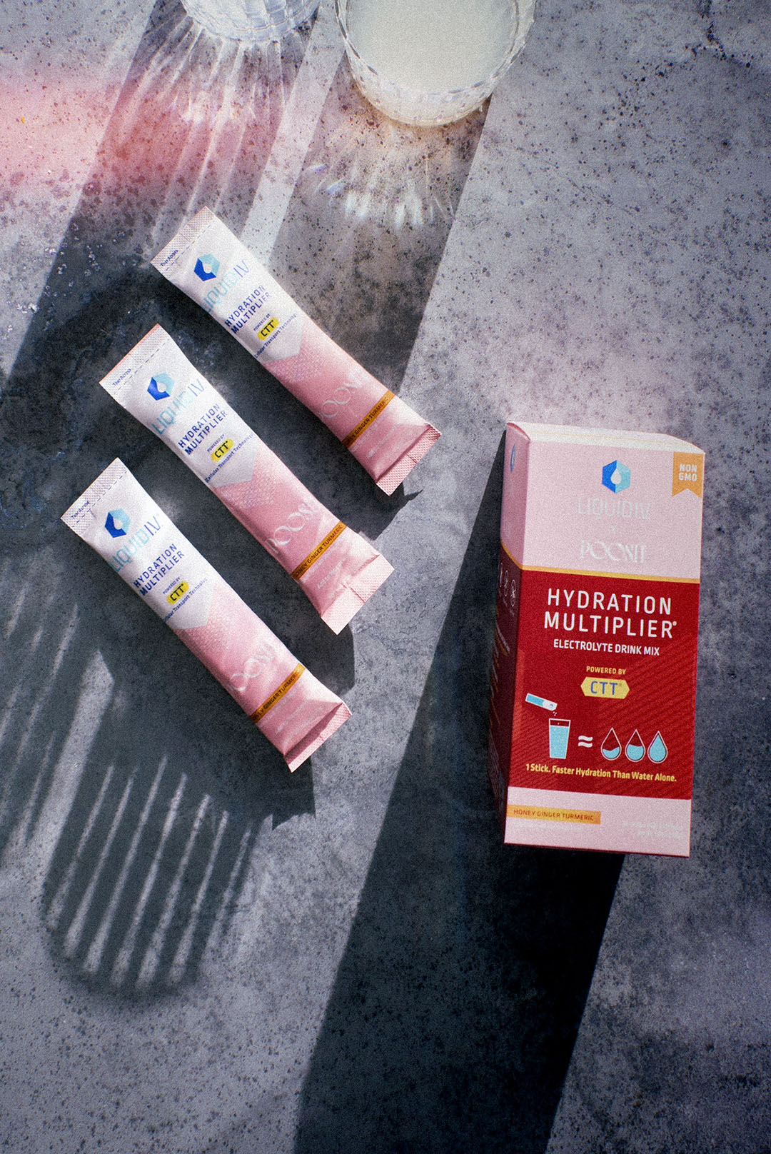 Ya está aquí nuestra colaboración Liquid I.V. x Poosh