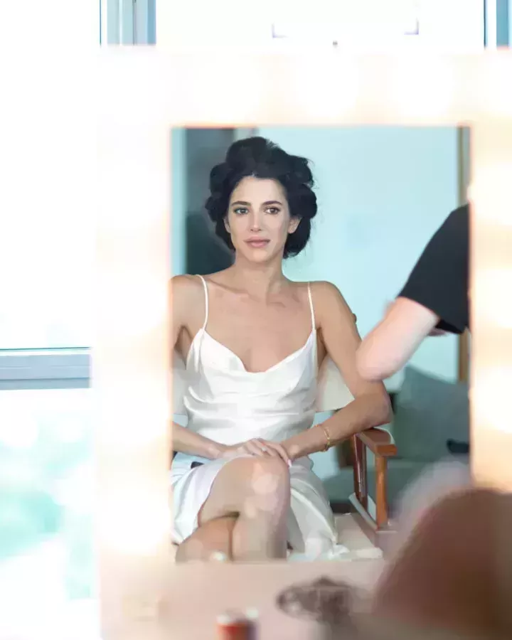 lauren perez looking in mirror