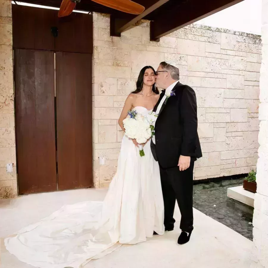 lauren perez getting a kiss