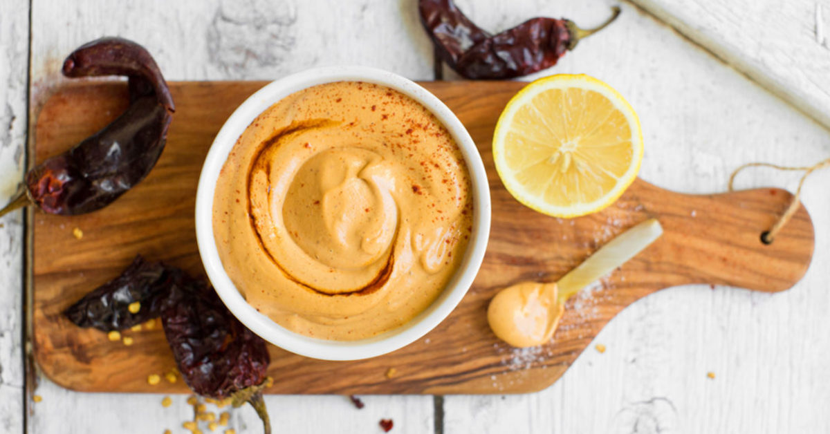 17 salsas veganas tan cremosas como el queso