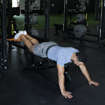 33 ejercicios con bandas de resistencia que puedes hacer literalmente en cualquier lugar