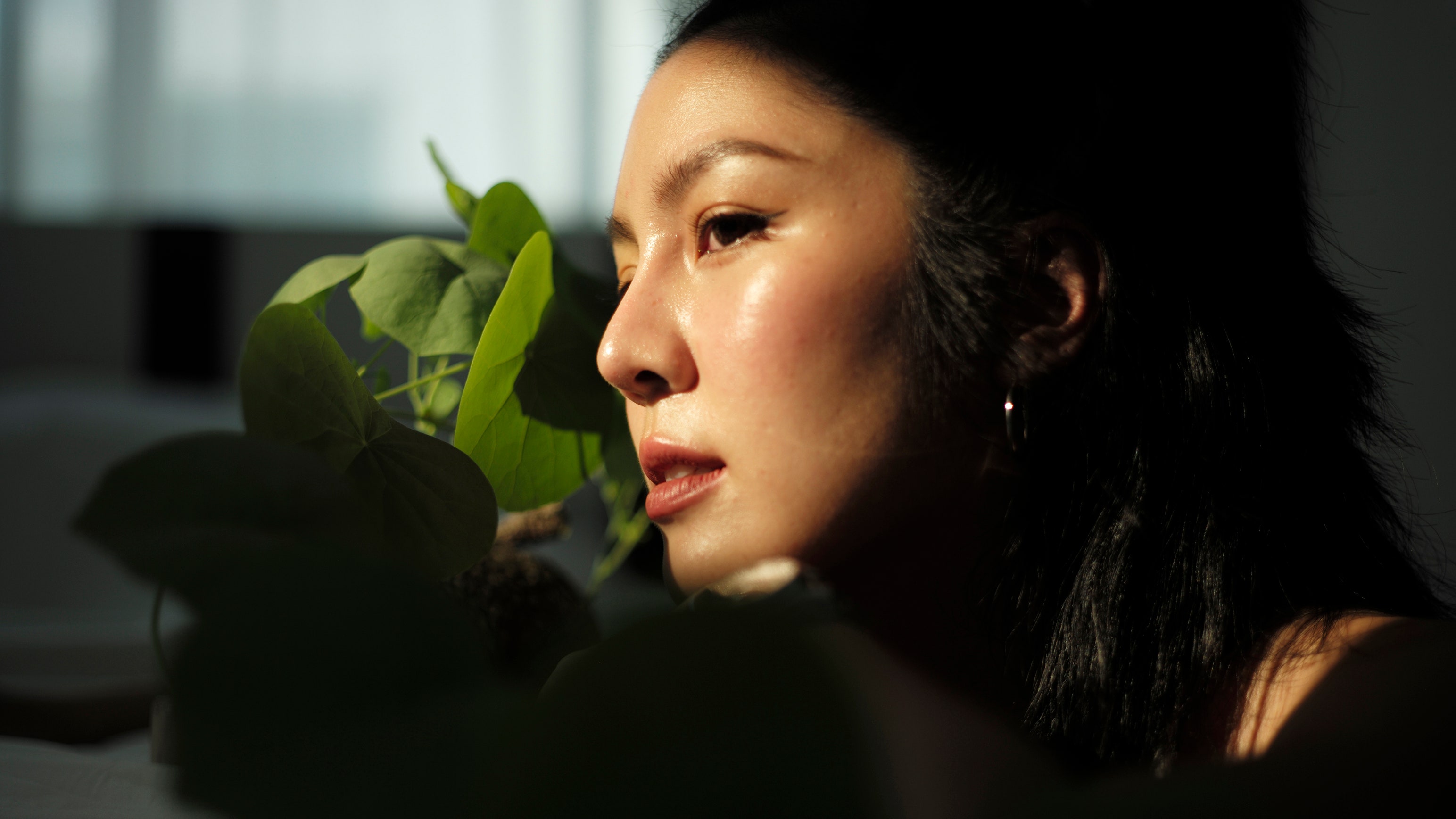 Cómo cambiar su rutina de cuidado de la piel después de una rinoplastia