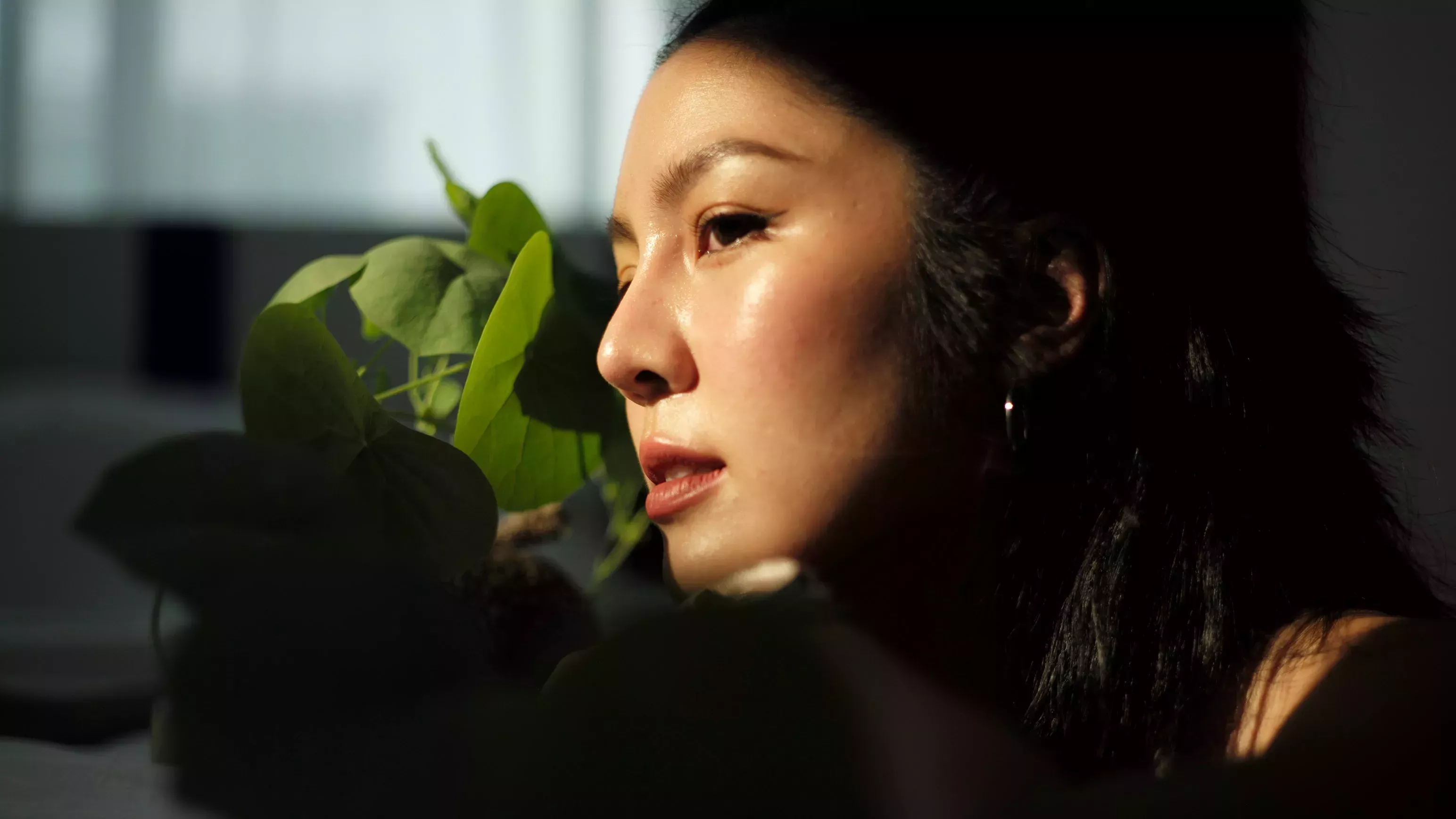 Cómo cambiar su rutina de cuidado de la piel después de una rinoplastia