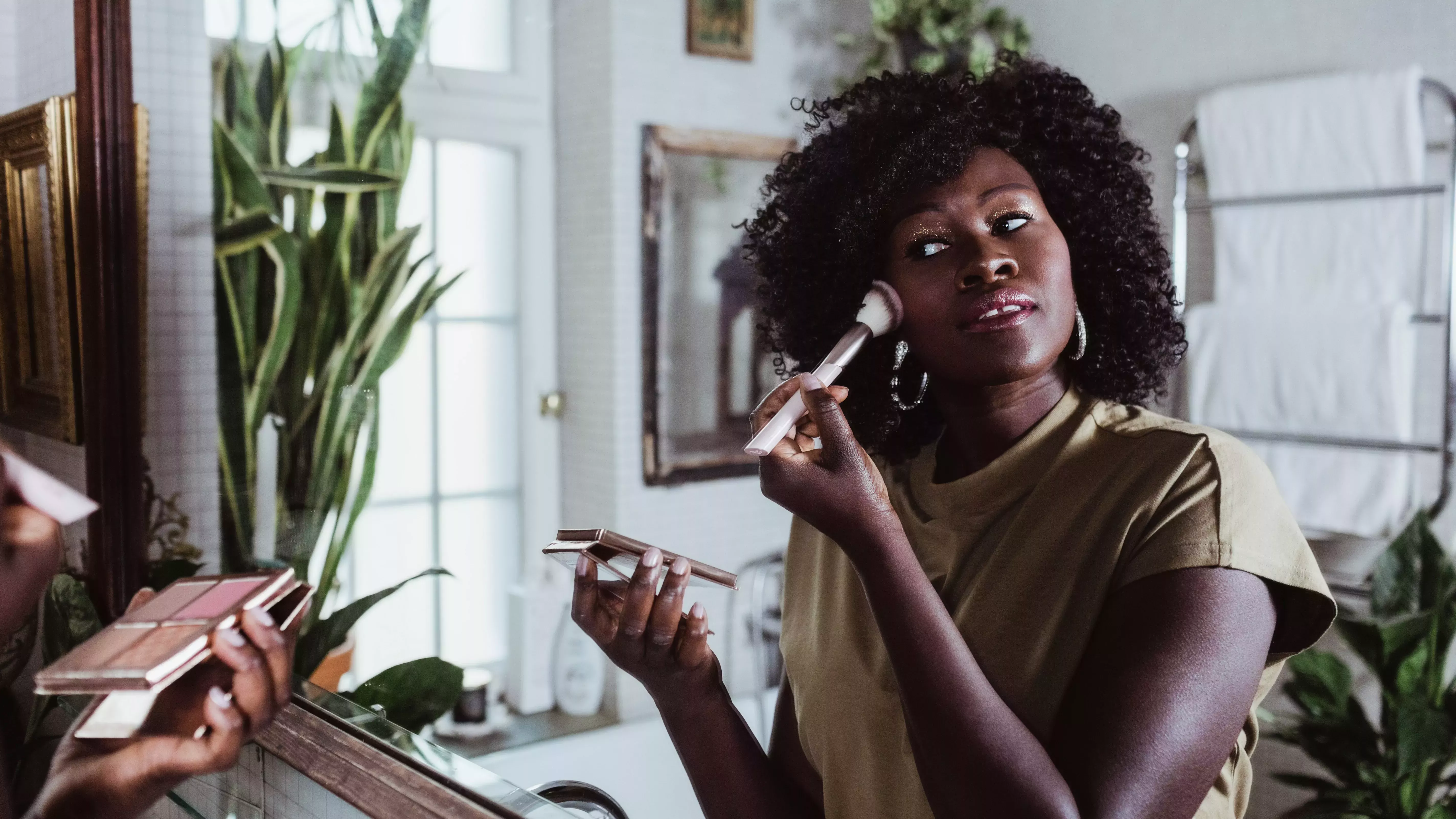Cómo limpiar las brochas y las esponjas de maquillaje de forma correcta