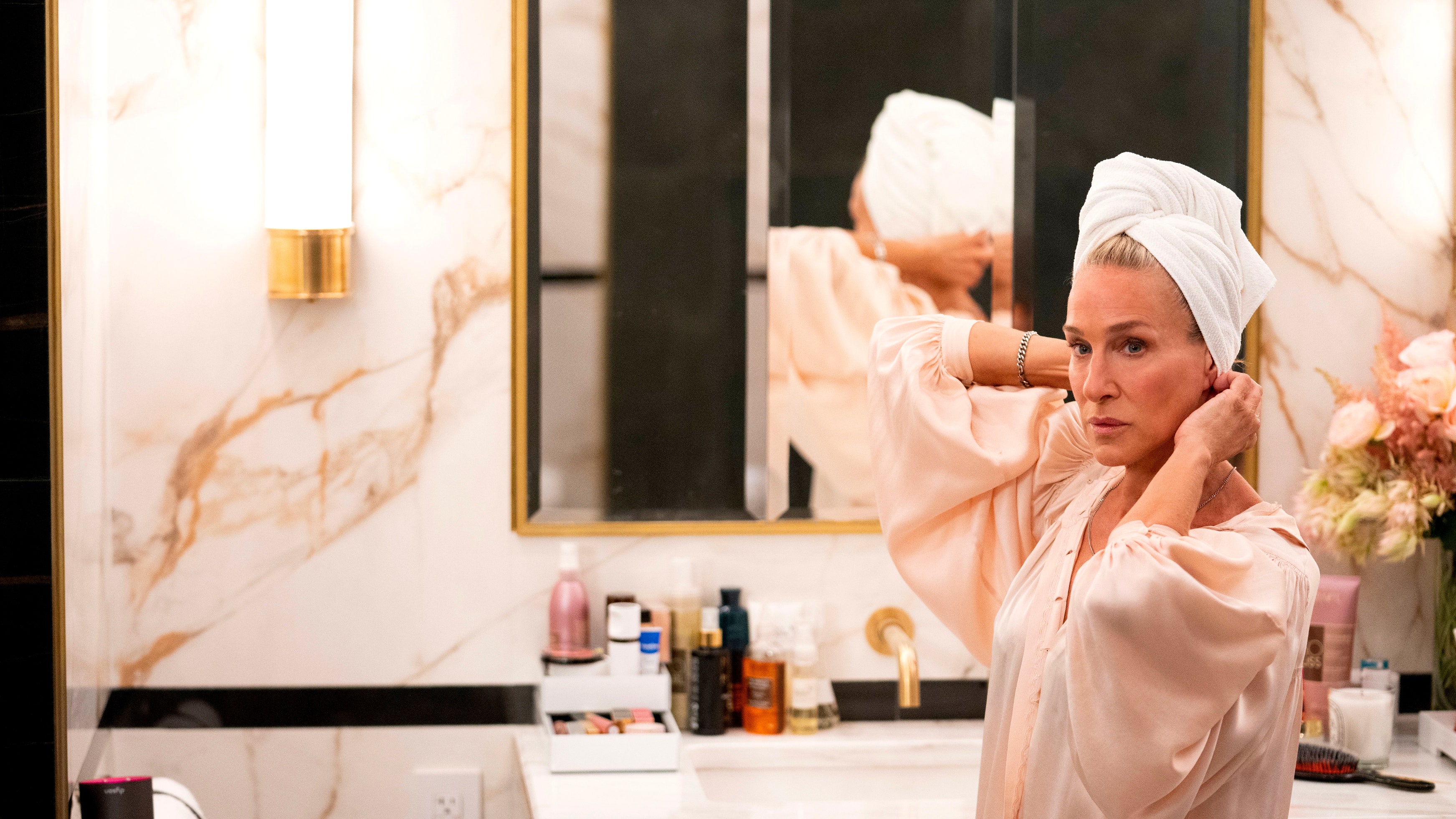 Cómo se eligen los productos de belleza para tus personajes favoritos de la pantalla