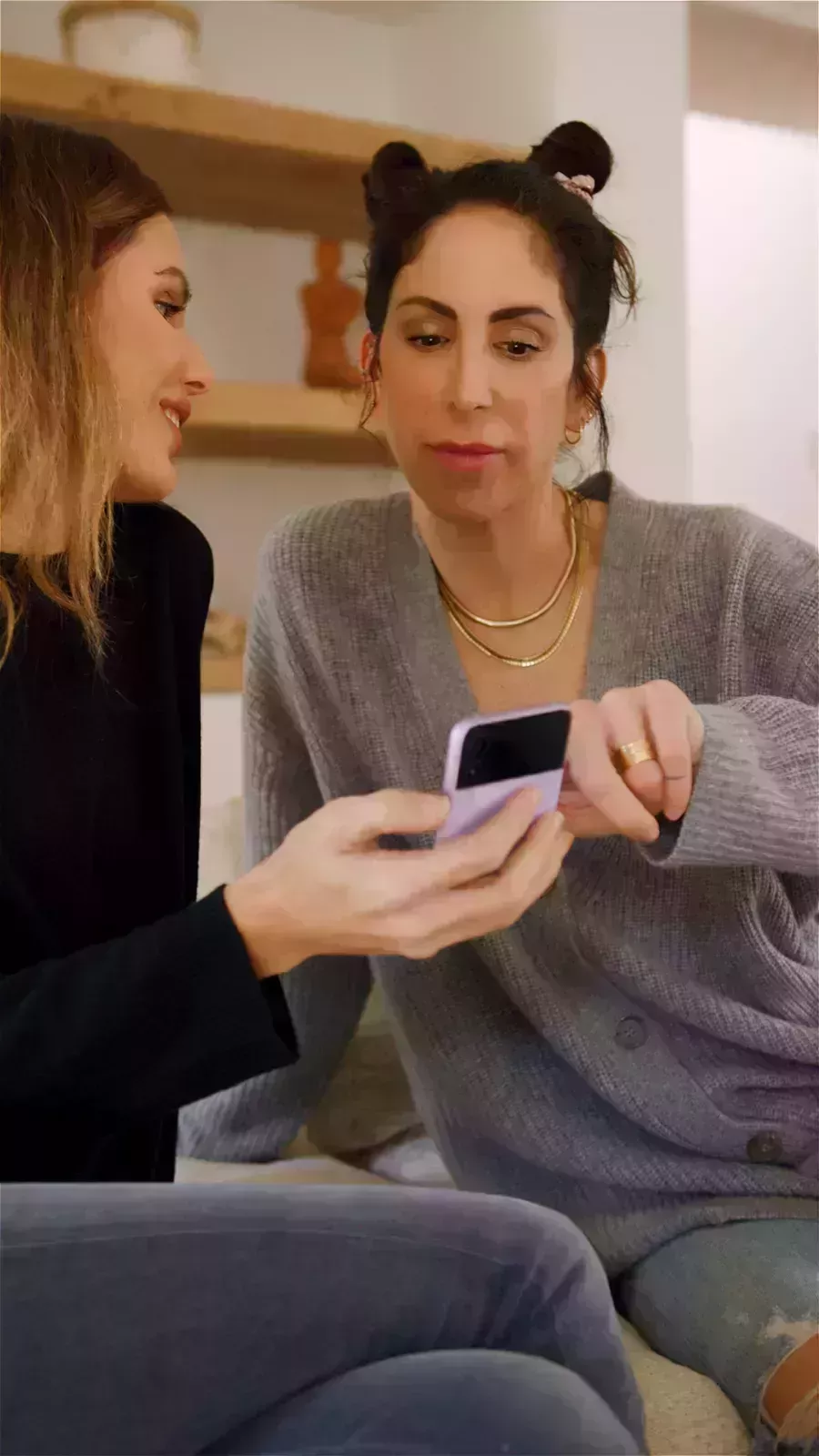 sam hyatt and sarah howard using samsung phone