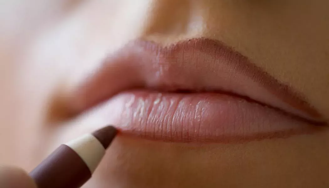 Del lápiz de labios al corrector: Cómo están hackeando los TikTokers los usos cosméticos