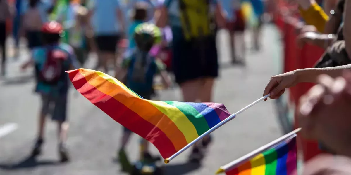 El glosario LGBTQ+: 57 términos que debes conocer cuando hablas de género y sexualidad, desde el agénero hasta el xenogénero