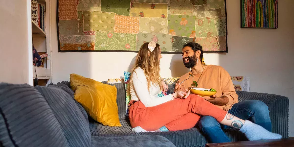 La terapia no tiene por qué ser un impedimento para la relación: aquí tienes 3 preguntas que debes hacer a una cita para saber si es consciente de sí misma