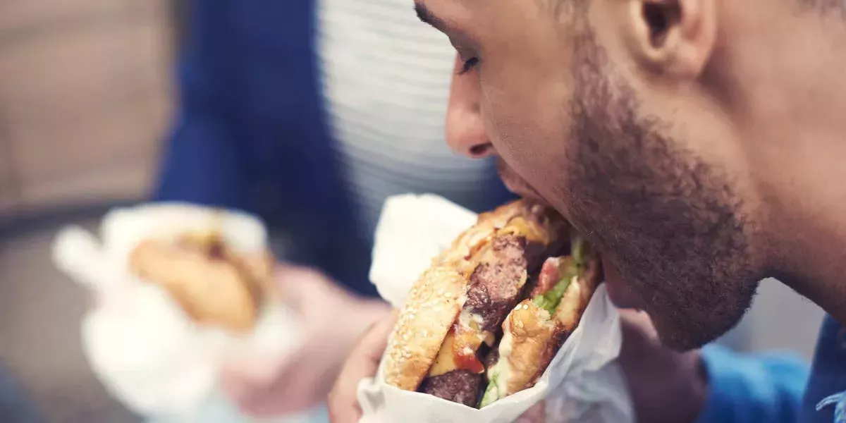 Los vegetarianos y las personas que comen menos carne tienen menos riesgo de padecer cáncer que los grandes consumidores de carne, según un estudio