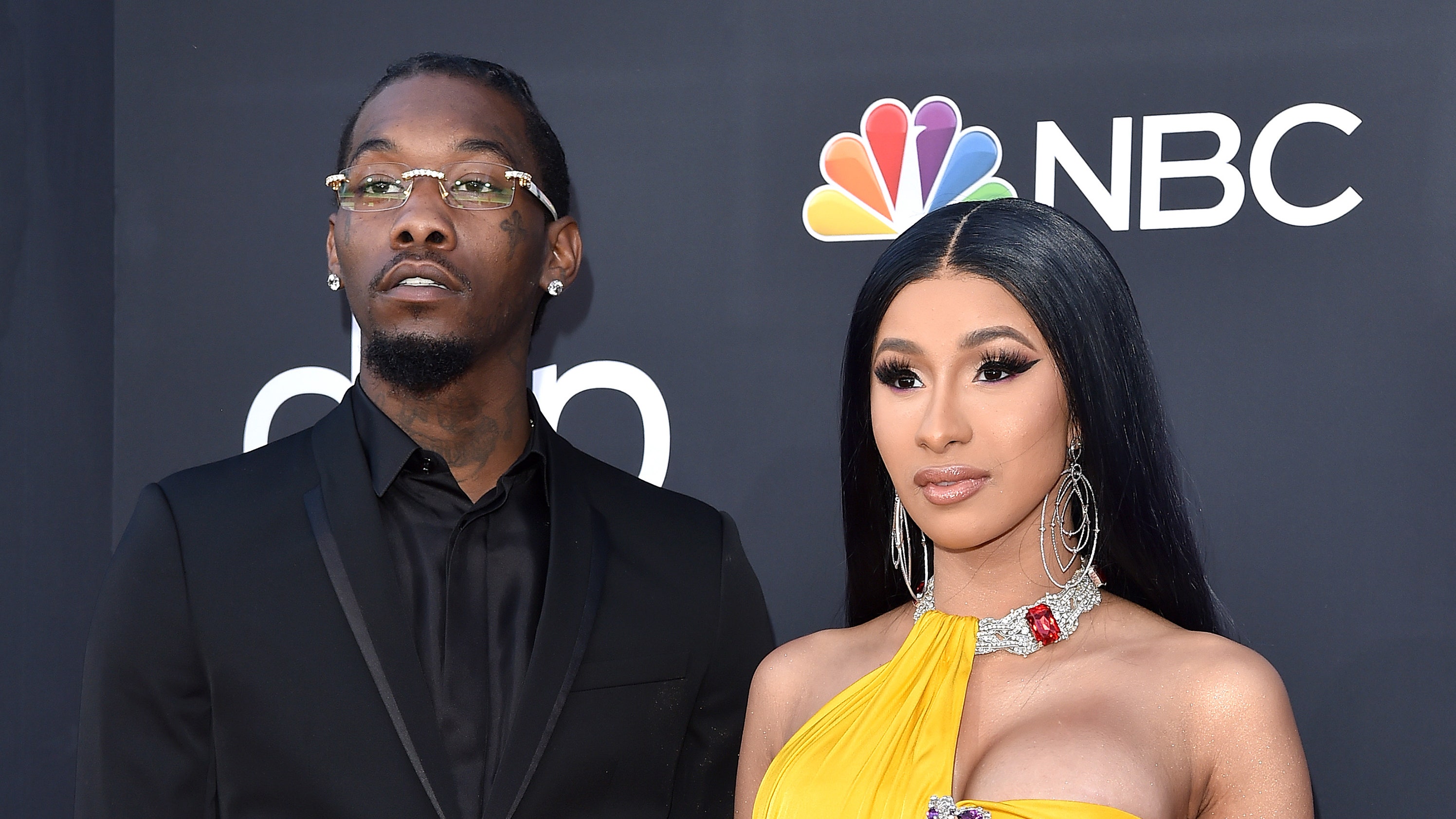 Mira cómo Cardi B y Offset se hacen tatuajes