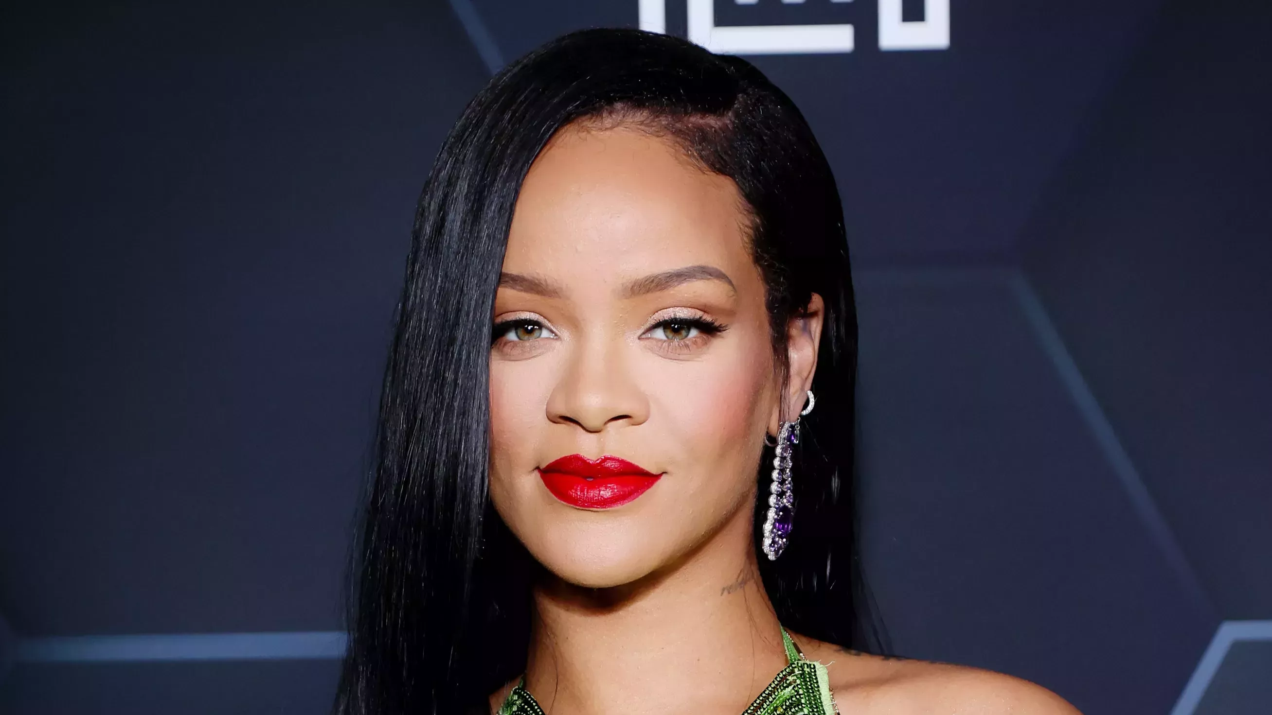 Rihanna nos ha contado el producto de belleza que le ayuda a superar el embarazo