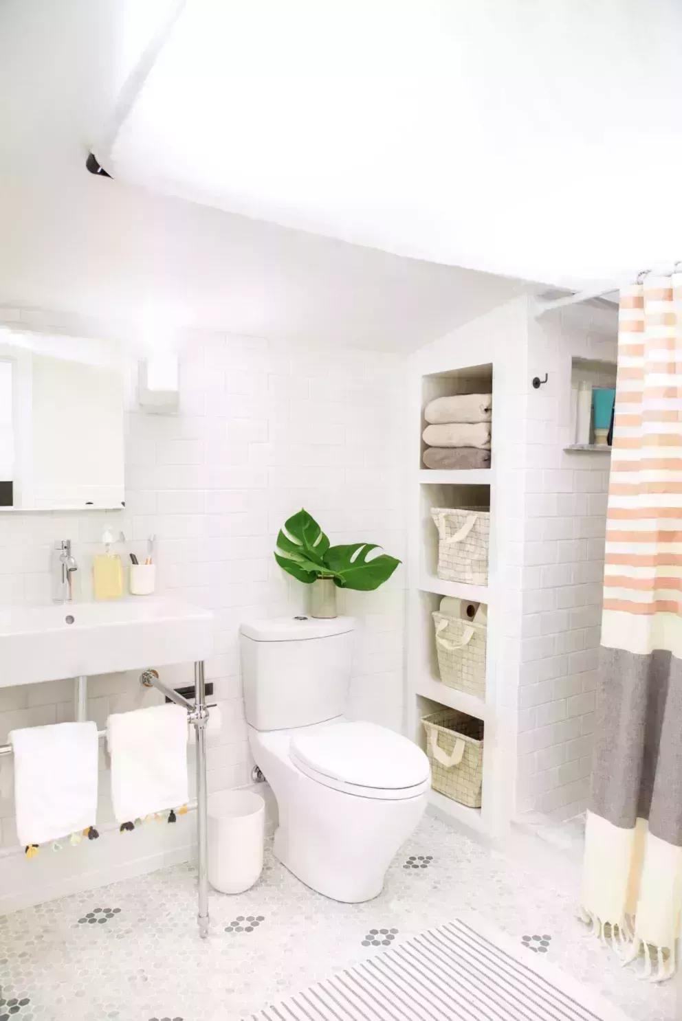 guest bathroom ideas recessed shelves