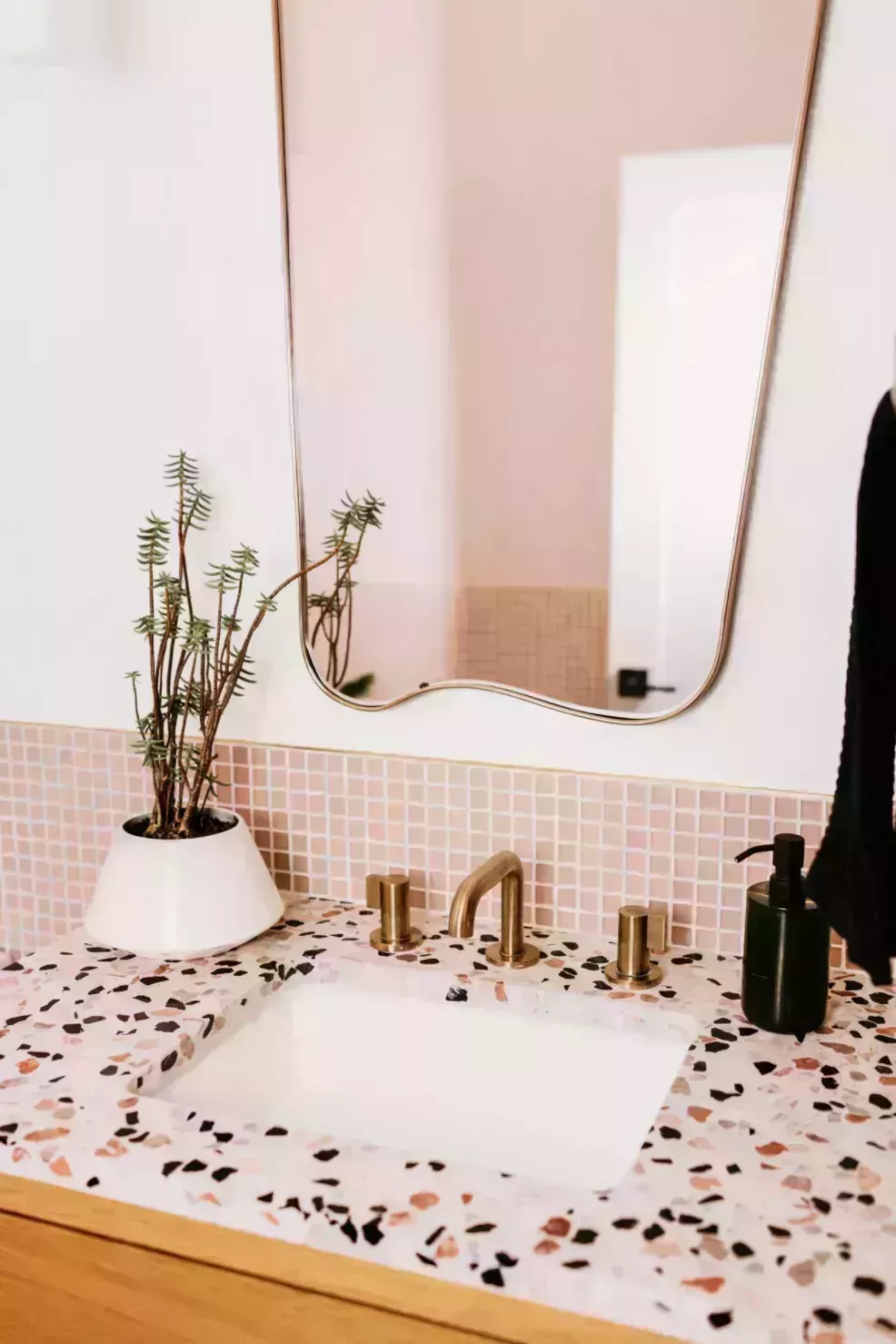  24 ideas para el baño de invitados que darán una cálida bienvenida a tus visitantes 
